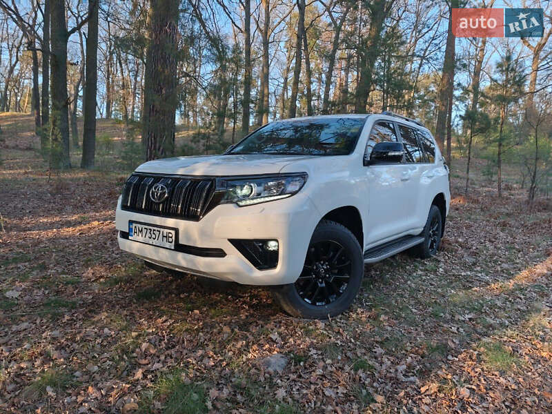 Внедорожник / Кроссовер Toyota Land Cruiser Prado 2021 в 