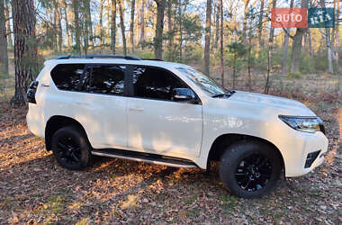 Внедорожник / Кроссовер Toyota Land Cruiser Prado 2021 в 