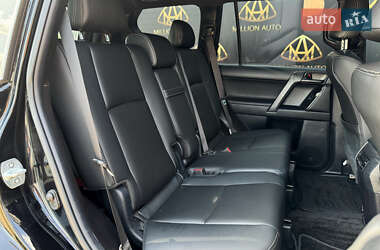 Внедорожник / Кроссовер Toyota Land Cruiser Prado 2018 в 