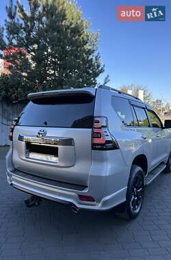 Внедорожник / Кроссовер Toyota Land Cruiser Prado 2020 в 