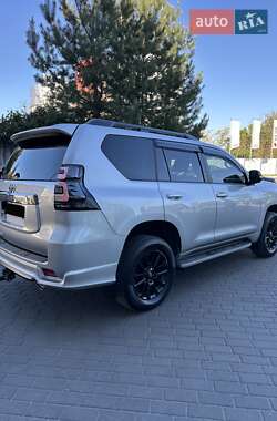 Внедорожник / Кроссовер Toyota Land Cruiser Prado 2020 в 