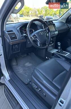 Внедорожник / Кроссовер Toyota Land Cruiser Prado 2020 в 
