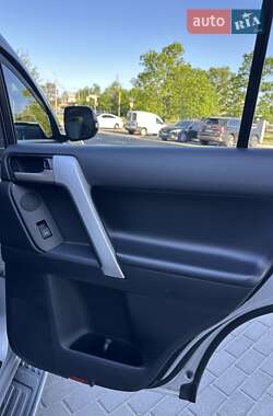 Внедорожник / Кроссовер Toyota Land Cruiser Prado 2020 в 