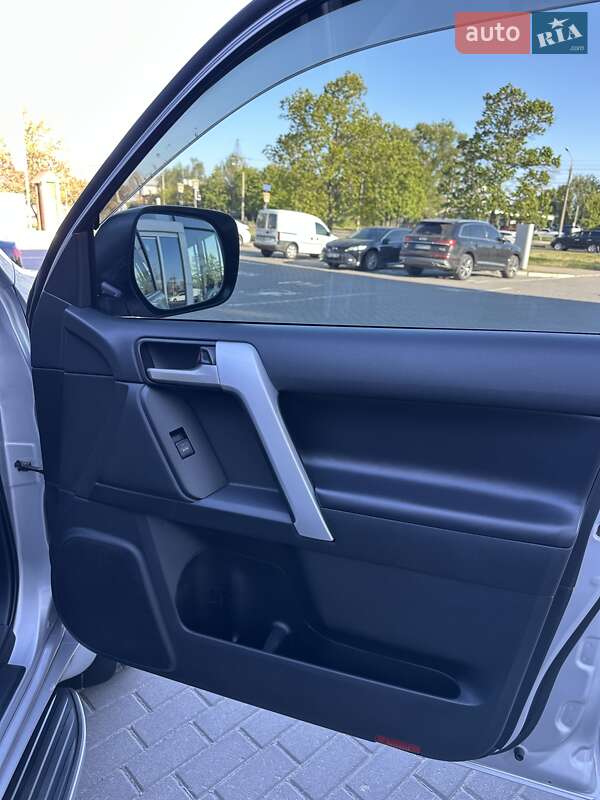 Внедорожник / Кроссовер Toyota Land Cruiser Prado 2020 в Киеве