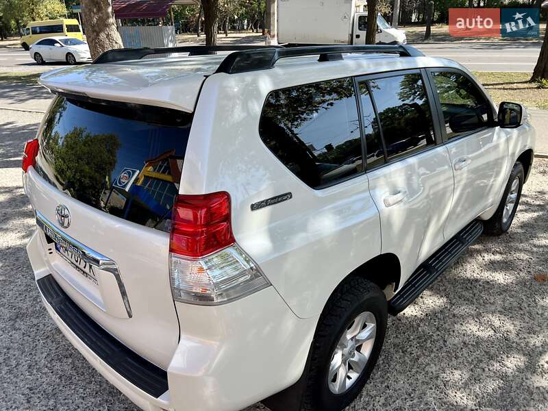 Позашляховик / Кросовер Toyota Land Cruiser Prado 2011 в 