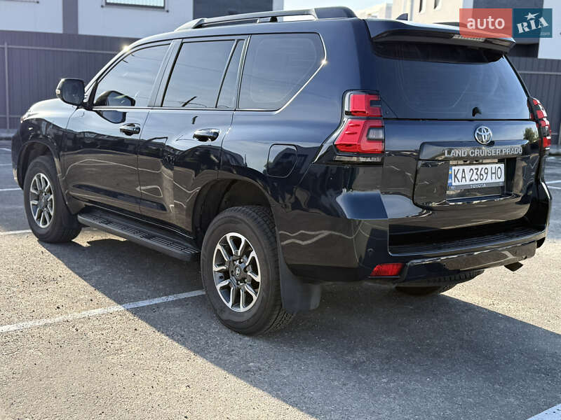 Позашляховик / Кросовер Toyota Land Cruiser Prado 2021 в 