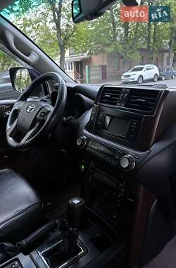 Позашляховик / Кросовер Toyota Land Cruiser Prado 2010 в 
