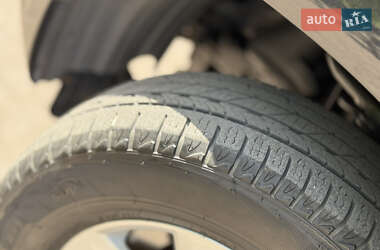 Внедорожник / Кроссовер Toyota Land Cruiser Prado 2011 в 