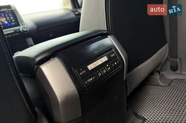 Внедорожник / Кроссовер Toyota Land Cruiser Prado 2011 в 