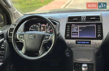 Позашляховик / Кросовер Toyota Land Cruiser Prado 2020 в 