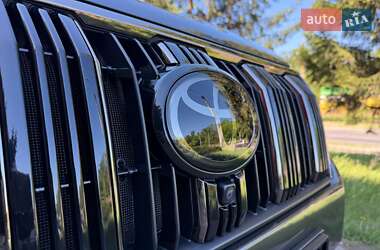 Позашляховик / Кросовер Toyota Land Cruiser Prado 2022 в 