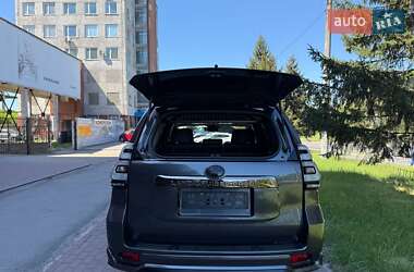 Позашляховик / Кросовер Toyota Land Cruiser Prado 2022 в 