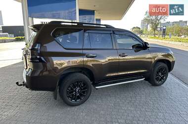 Внедорожник / Кроссовер Toyota Land Cruiser Prado 2021 в 