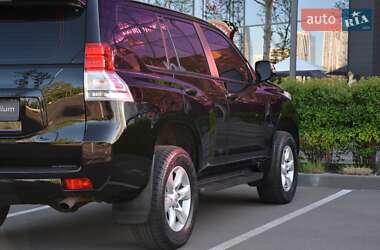 Позашляховик / Кросовер Toyota Land Cruiser Prado 2012 в 