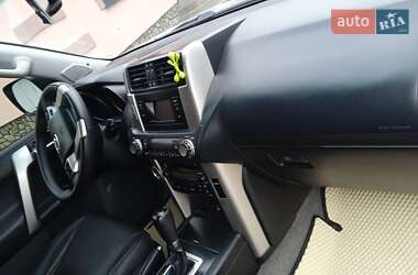 Позашляховик / Кросовер Toyota Land Cruiser Prado 2012 в 