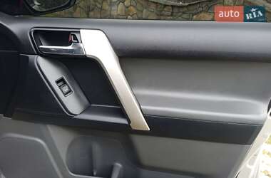 Позашляховик / Кросовер Toyota Land Cruiser Prado 2012 в 