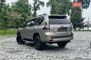 Внедорожник / Кроссовер Toyota Land Cruiser Prado 2022 в 