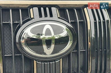Внедорожник / Кроссовер Toyota Land Cruiser Prado 2022 в 