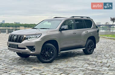 Внедорожник / Кроссовер Toyota Land Cruiser Prado 2022 в 