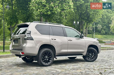 Внедорожник / Кроссовер Toyota Land Cruiser Prado 2022 в 