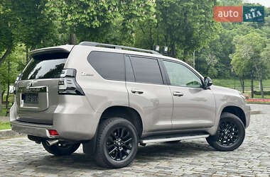 Внедорожник / Кроссовер Toyota Land Cruiser Prado 2022 в 