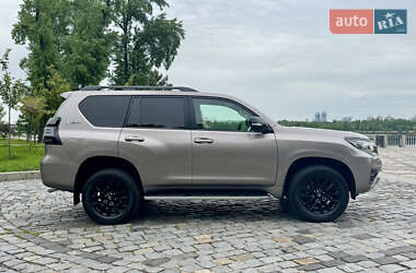 Внедорожник / Кроссовер Toyota Land Cruiser Prado 2022 в 