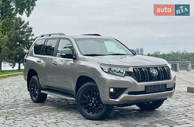 Внедорожник / Кроссовер Toyota Land Cruiser Prado 2022 в 