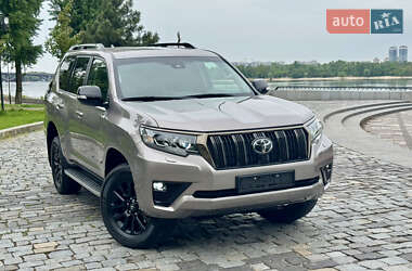 Внедорожник / Кроссовер Toyota Land Cruiser Prado 2022 в 