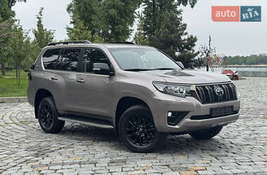 Внедорожник / Кроссовер Toyota Land Cruiser Prado 2022 в 