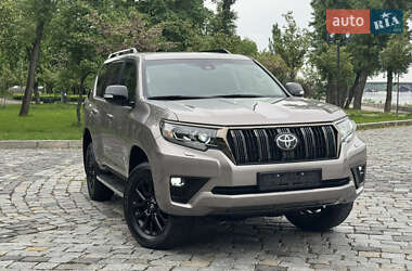 Внедорожник / Кроссовер Toyota Land Cruiser Prado 2022 в 