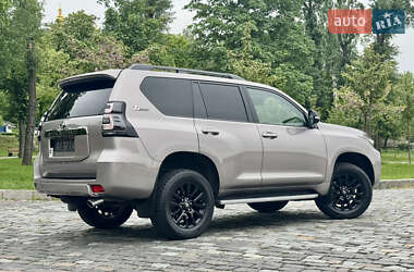 Внедорожник / Кроссовер Toyota Land Cruiser Prado 2022 в 