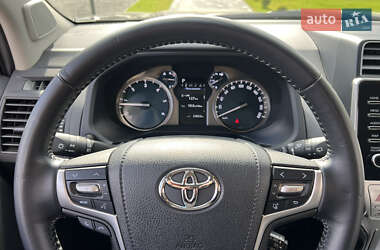 Внедорожник / Кроссовер Toyota Land Cruiser Prado 2022 в 