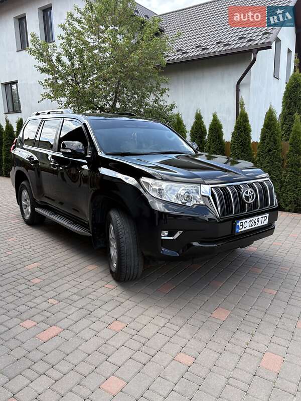 Внедорожник / Кроссовер Toyota Land Cruiser Prado 2018 в Новояворовске