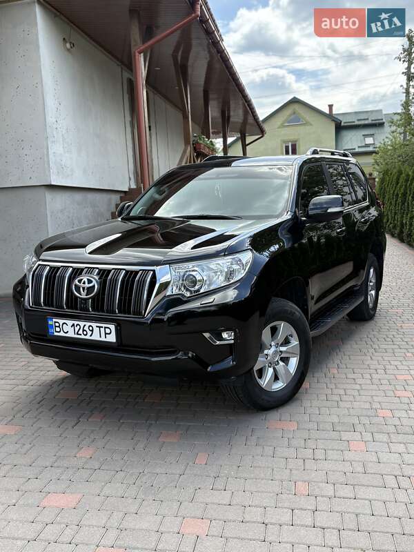Внедорожник / Кроссовер Toyota Land Cruiser Prado 2018 в Новояворовске