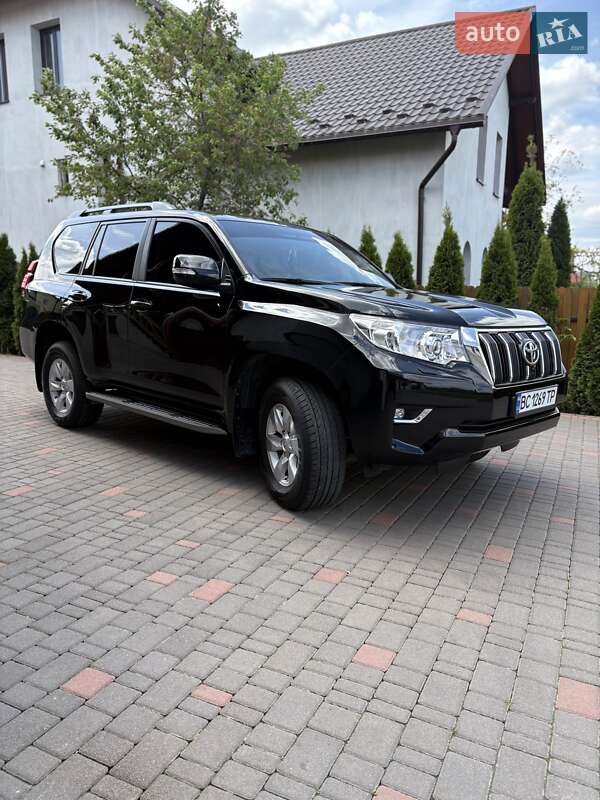 Внедорожник / Кроссовер Toyota Land Cruiser Prado 2018 в Новояворовске