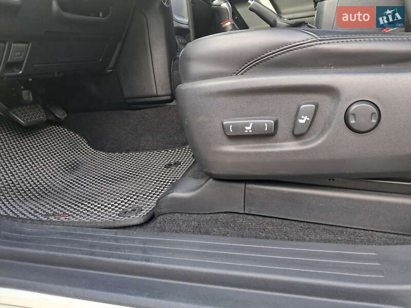 Внедорожник / Кроссовер Toyota Land Cruiser Prado 2019 в Киеве