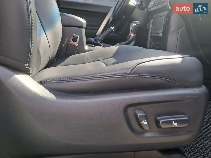 Внедорожник / Кроссовер Toyota Land Cruiser Prado 2019 в Киеве