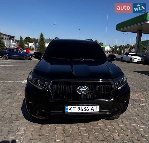 Позашляховик / Кросовер Toyota Land Cruiser Prado 2021 в 