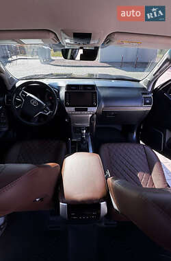 Позашляховик / Кросовер Toyota Land Cruiser Prado 2021 в 