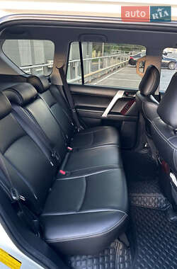 Позашляховик / Кросовер Toyota Land Cruiser Prado 2015 в 