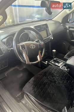 Позашляховик / Кросовер Toyota Land Cruiser Prado 2013 в 