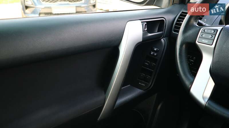 Внедорожник / Кроссовер Toyota Land Cruiser Prado 2016 в Киеве