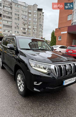 Внедорожник / Кроссовер Toyota Land Cruiser Prado 2017 в 