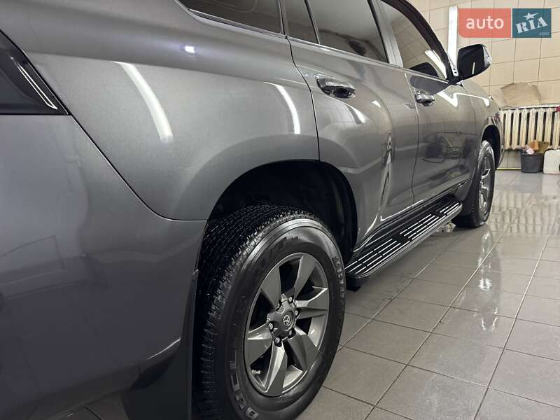 Позашляховик / Кросовер Toyota Land Cruiser Prado 2019 в Умані