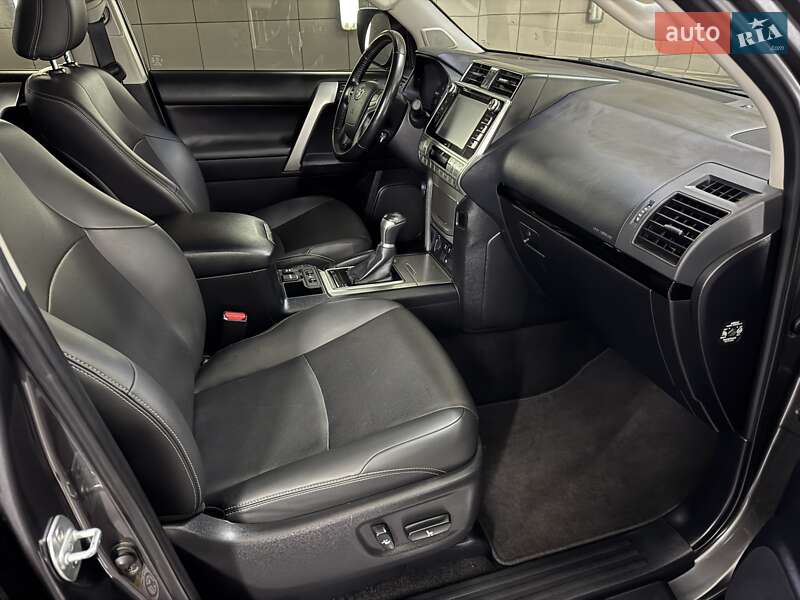 Позашляховик / Кросовер Toyota Land Cruiser Prado 2019 в Умані