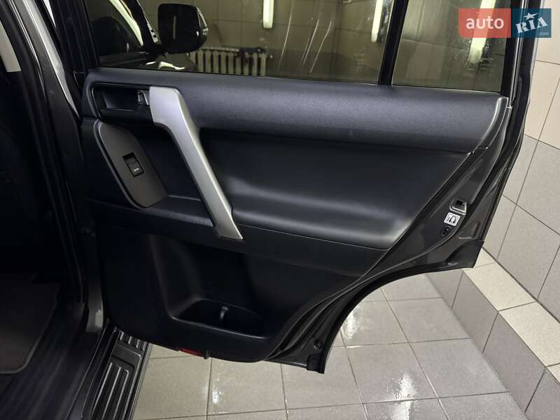 Позашляховик / Кросовер Toyota Land Cruiser Prado 2019 в Умані