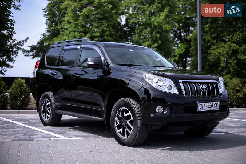 Позашляховик / Кросовер Toyota Land Cruiser Prado 2013 в 