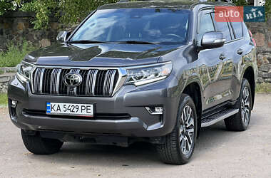 Внедорожник / Кроссовер Toyota Land Cruiser Prado 2022 в 