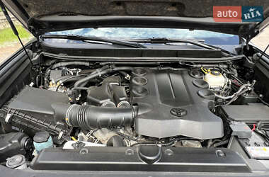 Внедорожник / Кроссовер Toyota Land Cruiser Prado 2022 в 