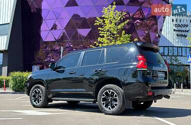 Внедорожник / Кроссовер Toyota Land Cruiser Prado 2021 в 